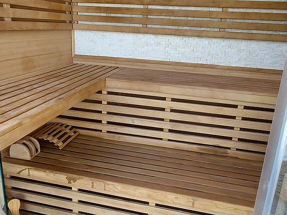 Crystal wall 4 person hot rock sauna