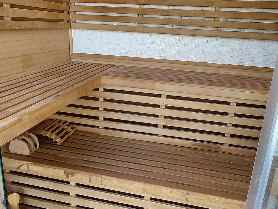 Crystal wall 4 person hot rock sauna