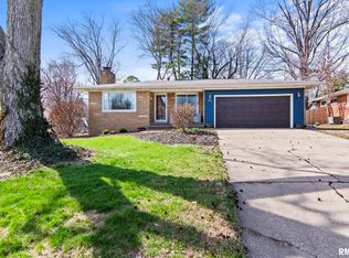 19 Circle Dr, Rochester, IL 62563