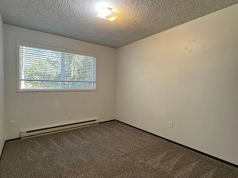 1204 N B St — Photo 10