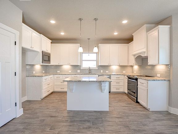3rd image of 3119 Crystal Ann Dr