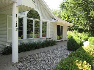 1304 Pine Pointe Curv, Saint Peter, MN 56082