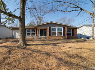 700 Sherwood Dr, Florissant, MO