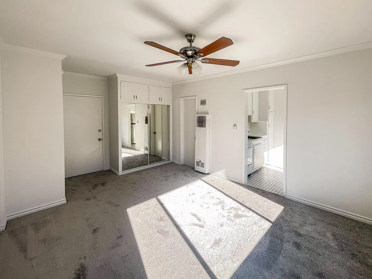 Building Photo - 923 9th St #9