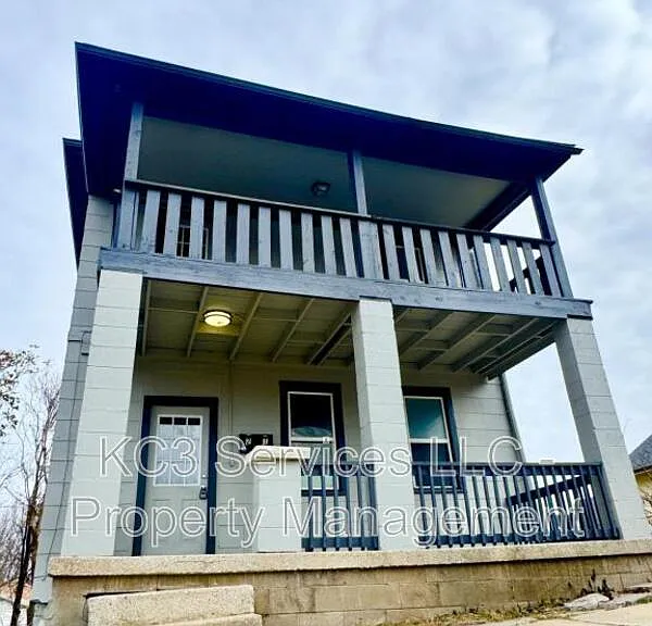 129 Brooklyn Ave — Photo 2