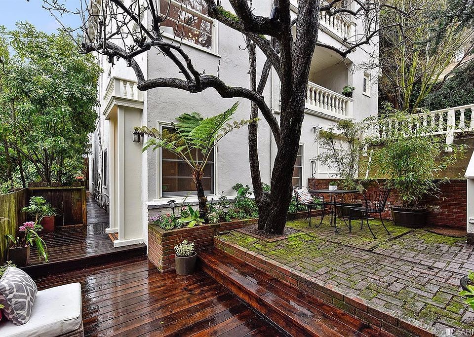 2nd image of 2839 Pierce St #2