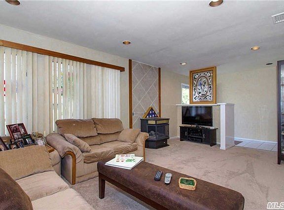 2nd image of 11 Audrey Ln