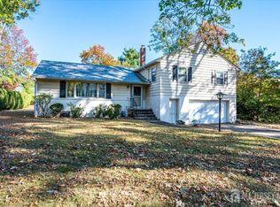 28 Buchanan Rd, Metuchen, NJ 08840