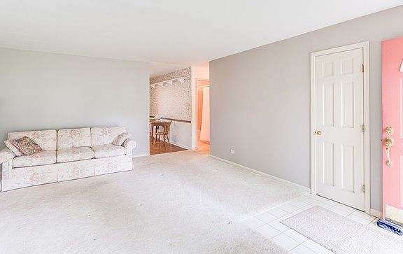 4th image of 585 Sussex Ct