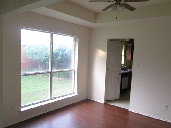 5th image of 2513 Crystal Falls Dr