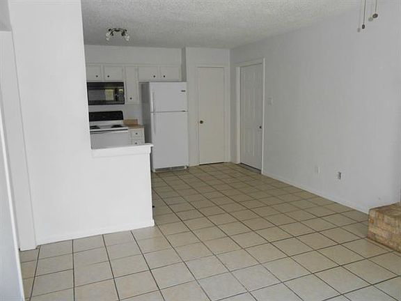 4th image of 505 S Las Vegas Trl