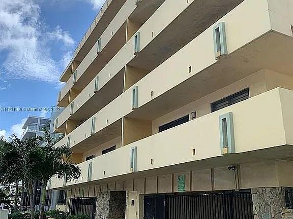 3rd image of 2924 Collins Ave APT 404