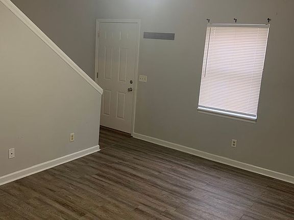 4th image of 402 Peek Dr APT 3
