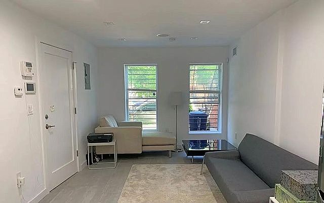 1st image of 72A Somers St APT 1