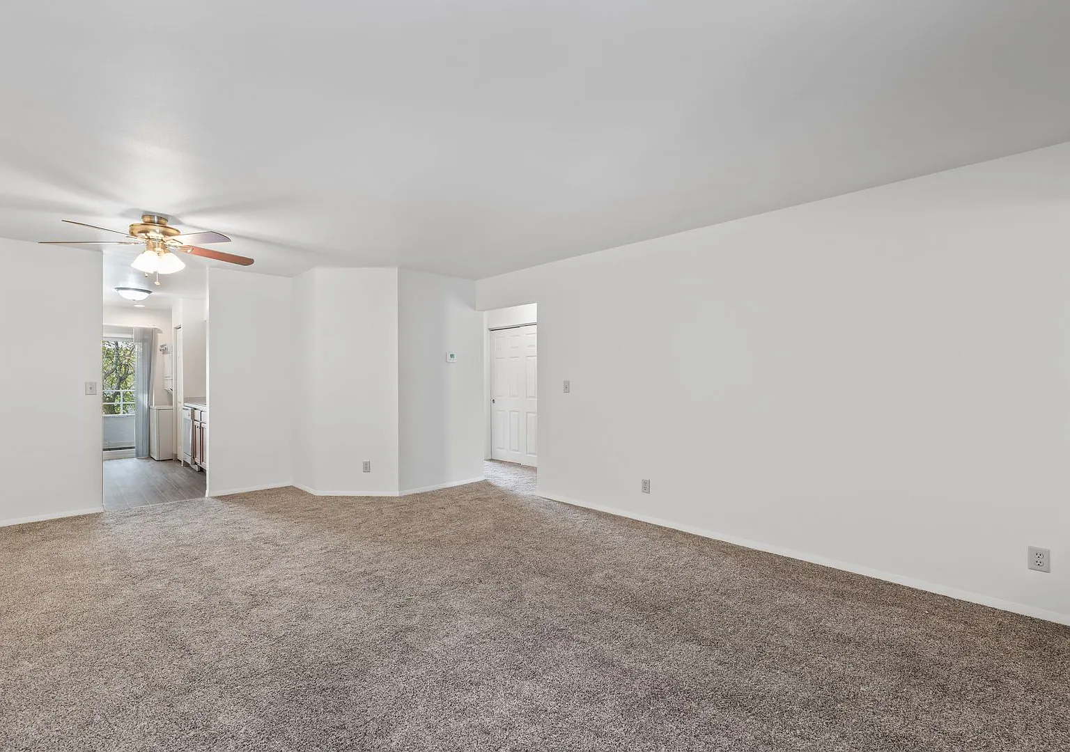 Hidden Creek 2 bedroom 1.5 bathroom home! — Photo 3