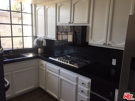 3rd image of 4324 Troost Ave Unit 204