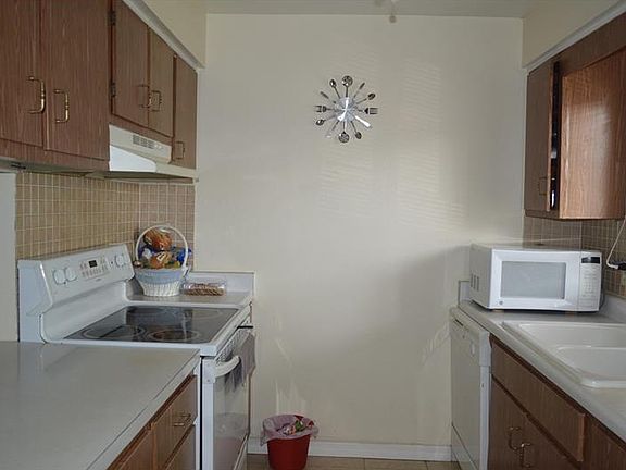 5th image of 2633 Pine Lake Ter Unit A