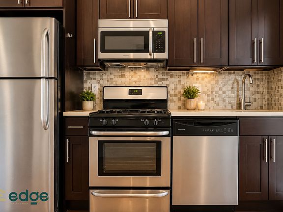 3rd image of 71 Wilson Ave APT 3L