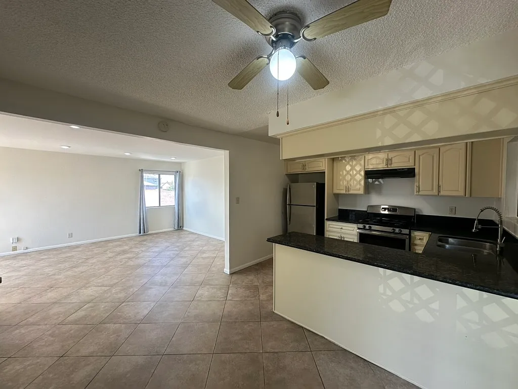 3 bed, 1100 sqft, $2,895 — Photo 3