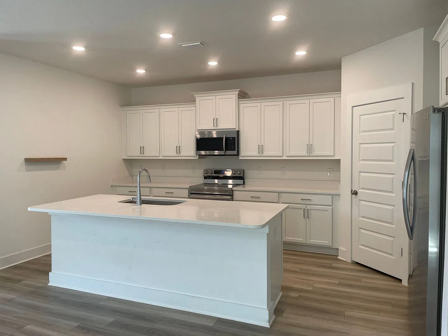 Must see 4 Bedroom and 2 Bath! — Photo 3