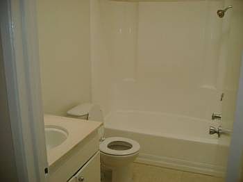 4th image of 18339 Collins St APT 29