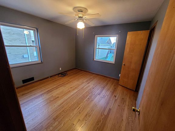 4th image of 7115 Forest Ave