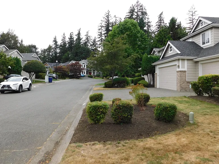 22934 SE 25th Pl — Photo 35