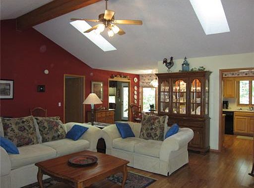 2nd image of 11 Paxton Ln