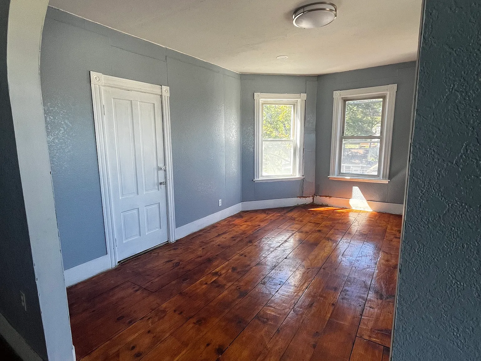 3 bed, 1300 sqft, $2,000 — Photo 4