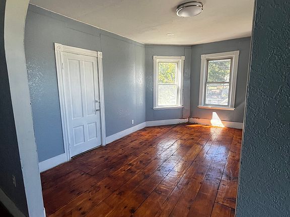 4th image of 564 Main St #3