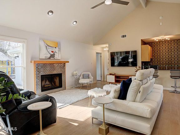 3rd image of 207 Saddlewood Cor