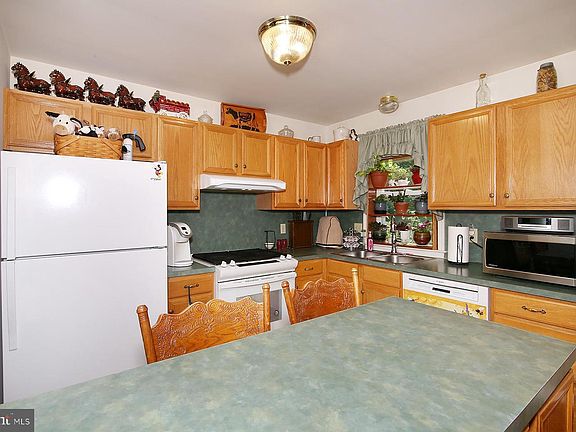3rd image of 10 Aspen Way