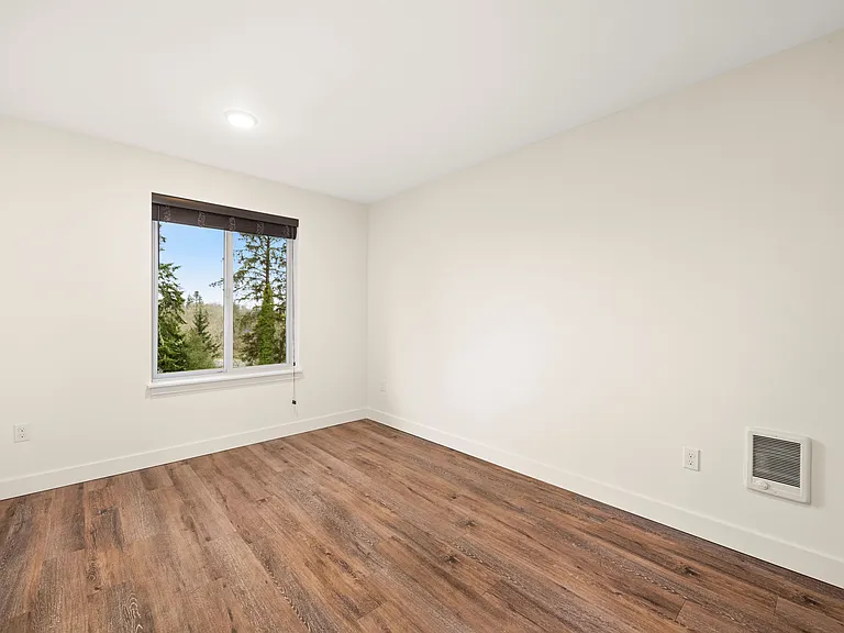 Latitude 46 Apartments — Photo 21