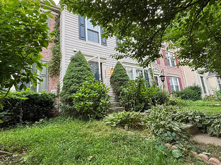 8879 Papillon Dr — Photo 2