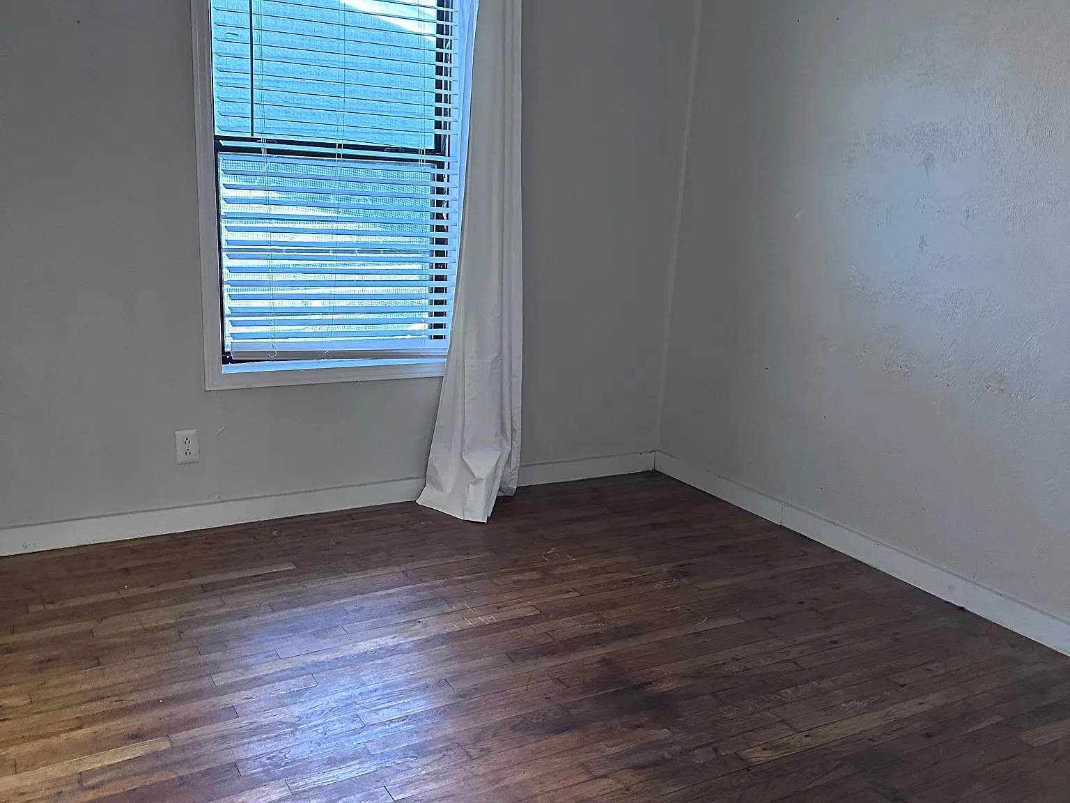 5 bed, 1955 sqft, $2,000 — Photo 4