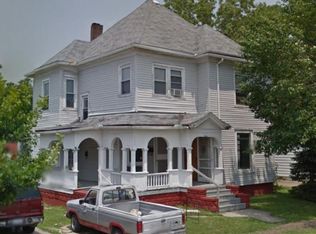 811 Monroe Ave, Charleston, IL 61920