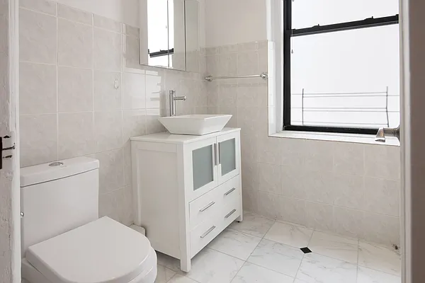 Rented by WAM Partners - William Moses Co. | media 24
