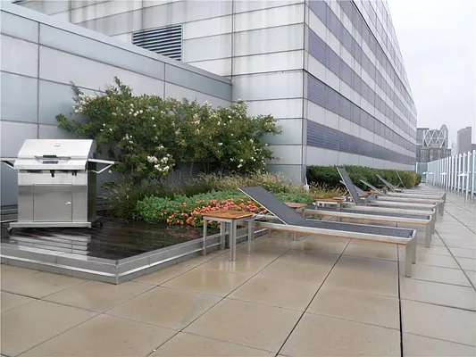 Rented by R New York | media 7