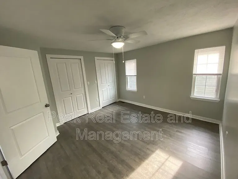 1011 Logan St SE — Photo 11