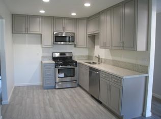7671 Volga Dr APT 2, Huntington Beach, CA 92647