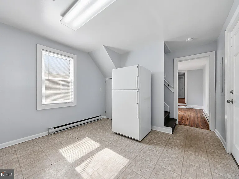 101 W 5th St — Photo 12