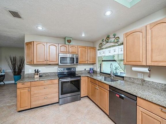 4th image of 125 NW Broadview Street