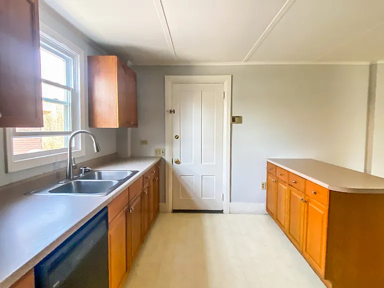 342 Main St #B — Photo 2