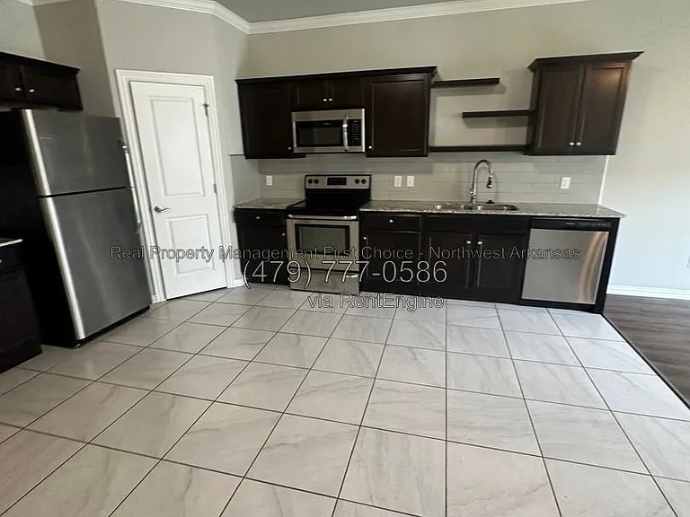 2733 W Kilimanjaro Way — Photo 4