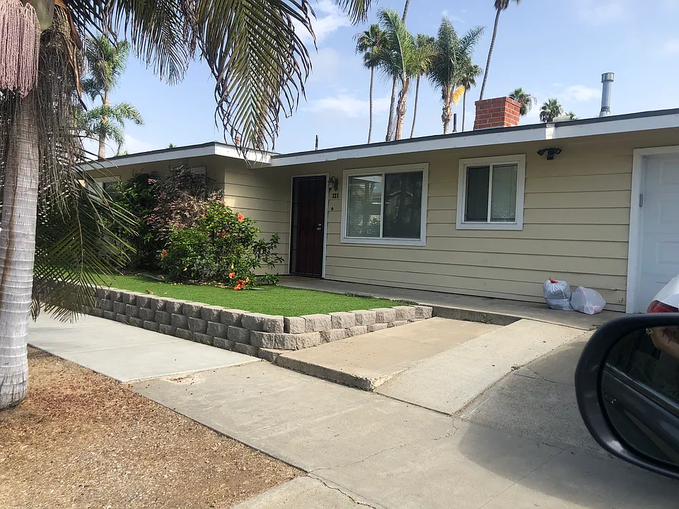 325 Kelly St