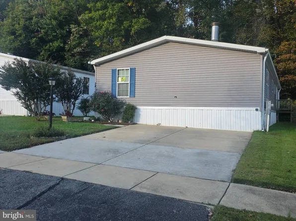 74 Edward Ln, Lothian, MD 20711