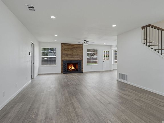 5th image of 11911 Briarpath St