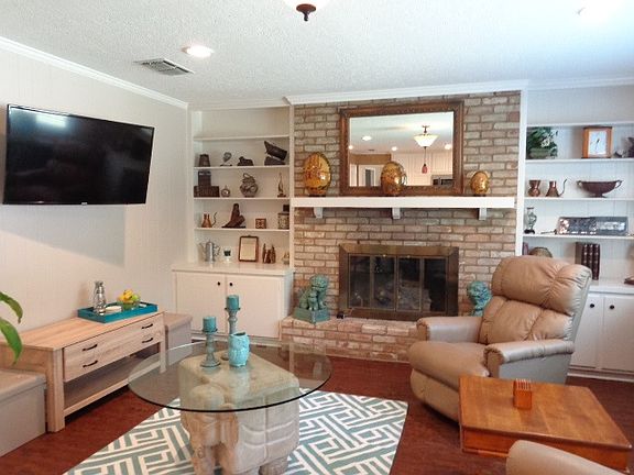 2nd image of 1215 Hollybrook Dr