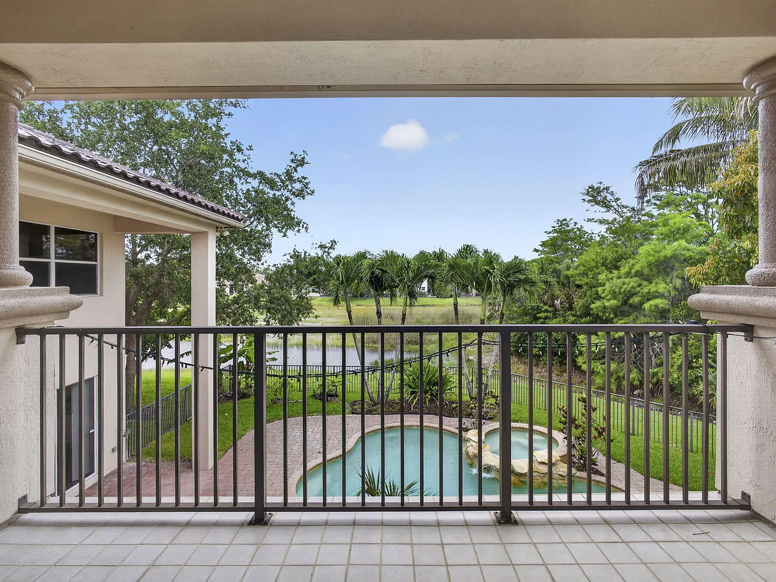 5 bed, 5.0 bath, 4532 sqft, $6,500 — Photo 3