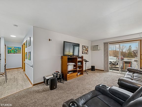 5th image of 847 Miller Ln APT 105